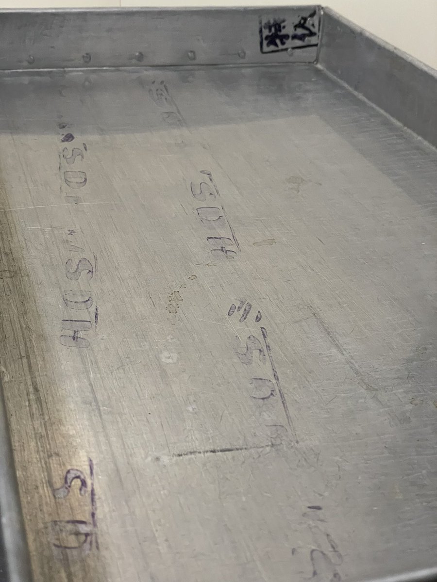 航空機用板材で出来た米びつ。
本体は良く見るSDCH超ジュラルミンなんだけど、
蓋はSDHと書いてある。これも超ジュラルミンらしいが、板材では初めて見た気がする。
謎の特仮スタンプつき。