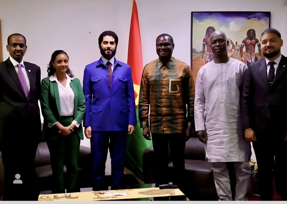 J'ai eu le plaisir de faire partie de la délégation présidée par le Secrétaire-Général de l'<a href="/OSC_OCS/">Organisation of Southern Cooperation - OSC</a>, <a href="/MBinMussallam/">Manssour Bin Mussallam</a> dans le cadre de sa visite officielle au Burkina Faso. 

C'est une expérience unique dans ma vie professionnelle et personnelle.