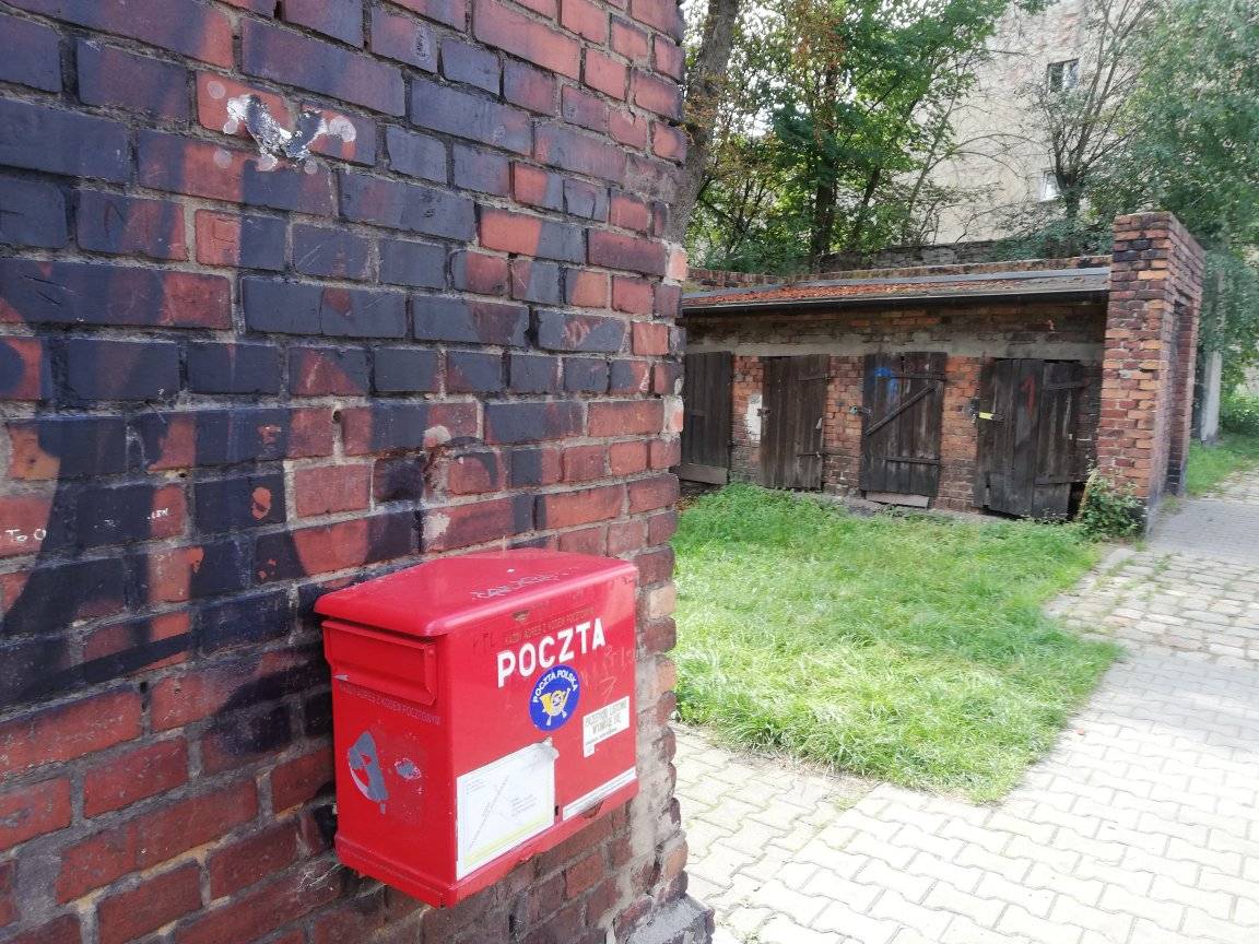 zdunzdunzdun's tweet image. And this is what it looks like. There was a postbox - and now it's gone... #Bytom #Rozbark #Silesia #postboxsaturday