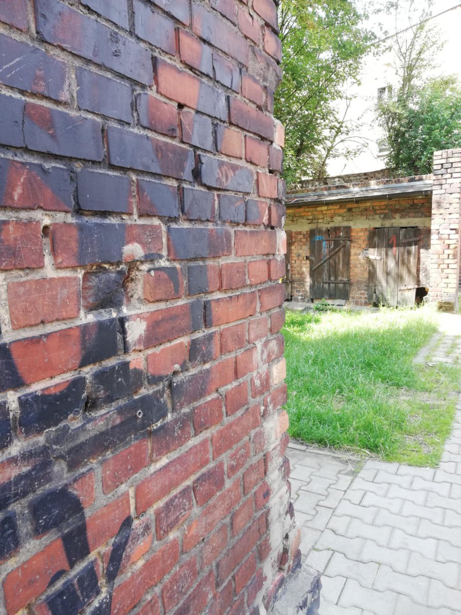 zdunzdunzdun's tweet image. And this is what it looks like. There was a postbox - and now it's gone... #Bytom #Rozbark #Silesia #postboxsaturday