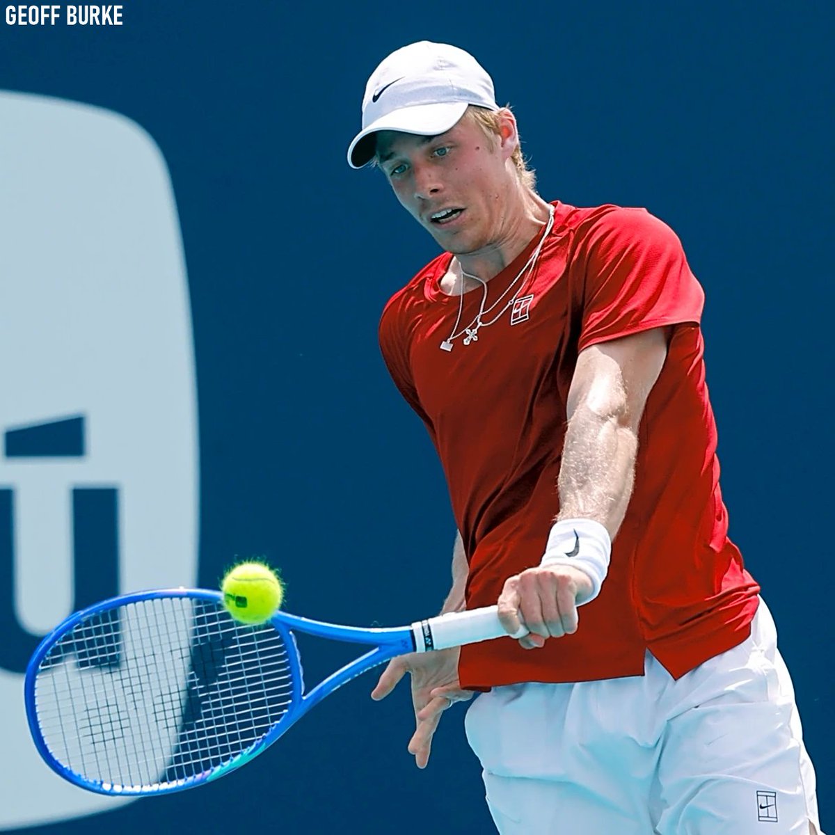 JeuSetMaths's tweet image. 📊 Pour la première fois depuis la finale du Masters 2019 (opposant Tsitsipas à Thiem), deux joueurs au revers à une main vont s'affronter en finale d’un tournoi ATP.
Jusqu'en 2019, chaque saison avait toujours compté au moins une finale entre deux revers à une main.