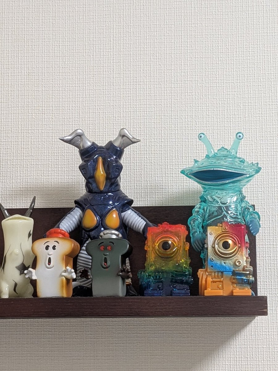 3__3_3_3's tweet image. そしてデザフェスの後、oneupさんに行ってお迎えしたのが2体目のトーストゴースト(ダークグレーのほうね)
あとアインシュタインのクリアも衝動買い
このサイズは集めてほっこり楽しい