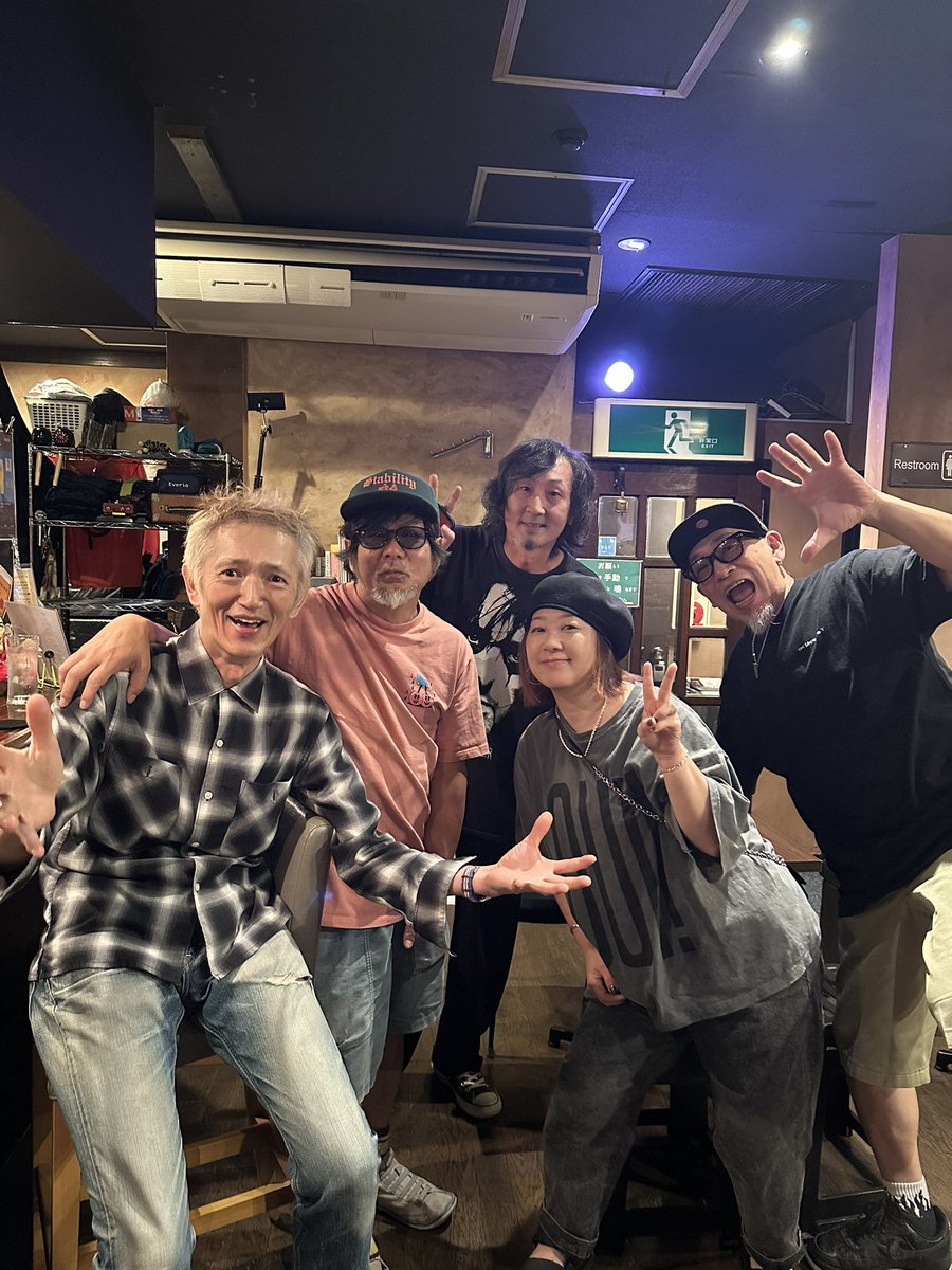 Don_Atsumarino's tweet photo. カトウ先輩の還暦イベントに呼び出されたので、飛行機飛ばして東京、光が丘まで!
#BAR地下室
#60thBD https://t.co/sjiTaX9y0g