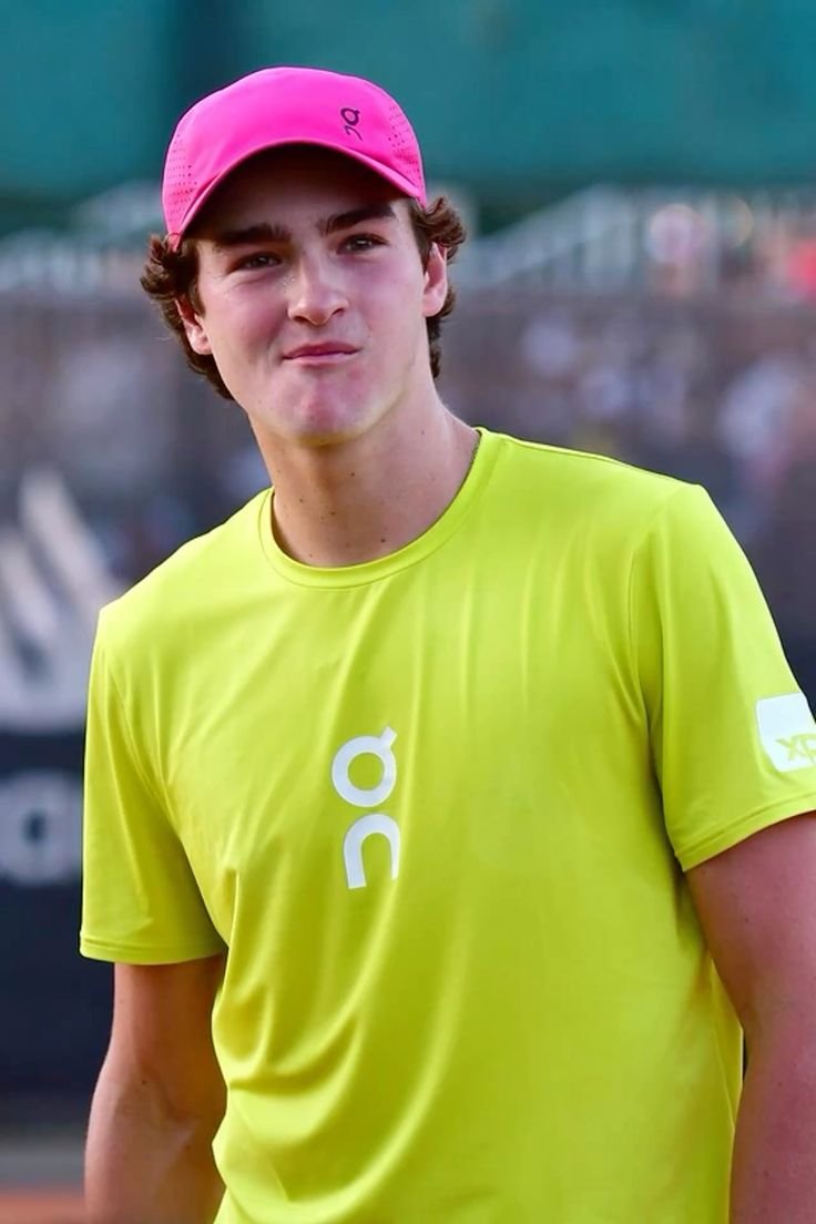 FonsecaActuFr's tweet image. Only 8 days before the Brazilian phenomenon João Fonseca returns to the court in Canada! 🇧🇷
Toronto awaits... 🇨🇦⏳