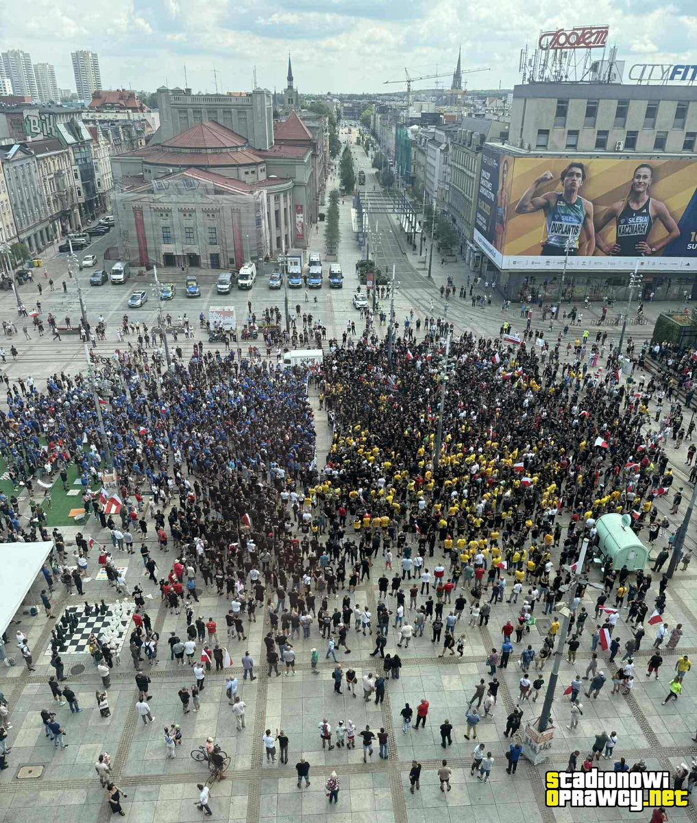 HektikHektor's tweet image. Today ALL OVER Poland, all rivalries are put aside, Football fans join as one to stand AGAINST mass, irresponsible & illegal immigration!
BE LIKE POLAND 🇵🇱💪🏼
📸 @Stadionowi