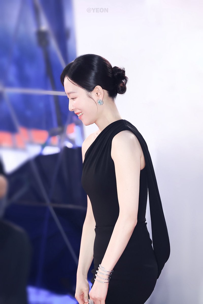 250718 청룡시리즈어워즈 레드카펫 

#서현진 #SeoHyunJin

🔗yeon524.tistory.com/m/4