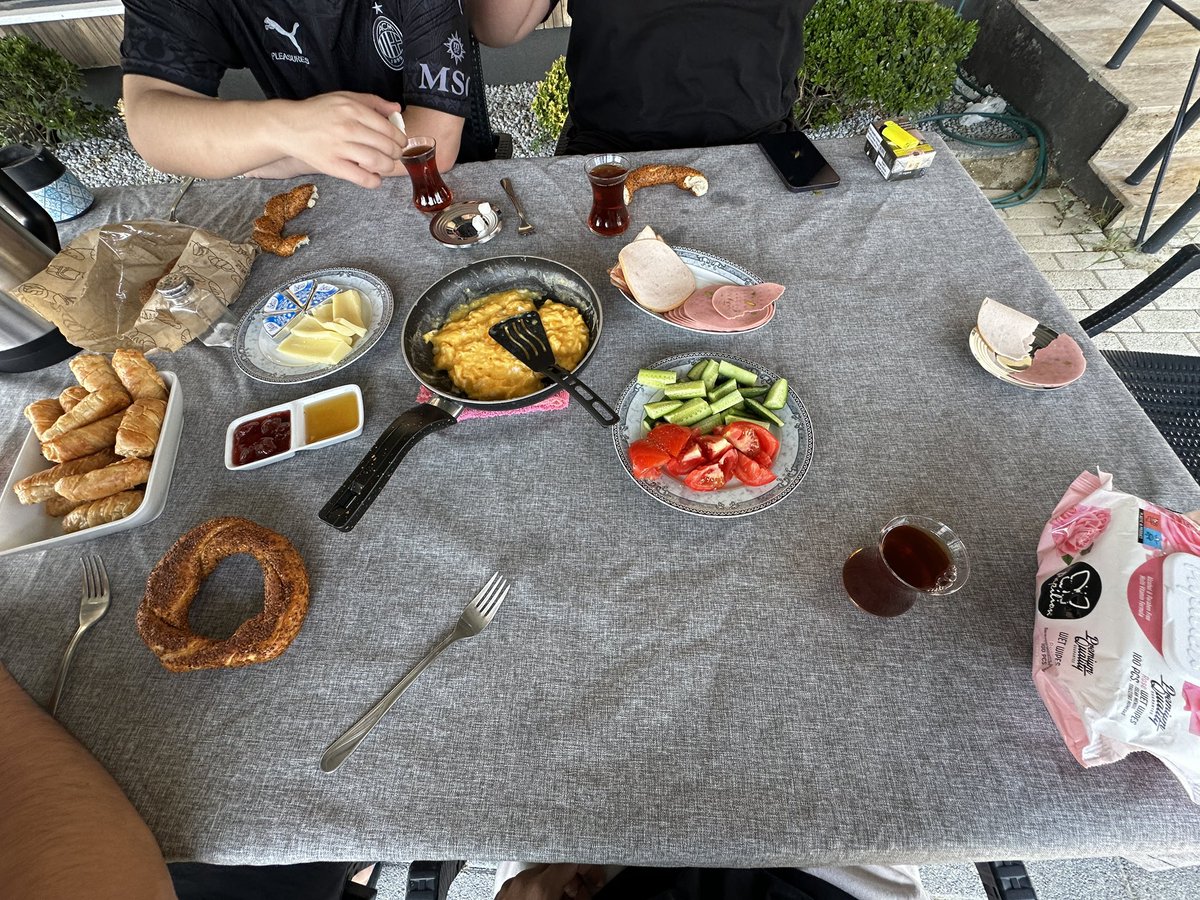 Bu eller sadece tweet atıp valorant oynamıyor