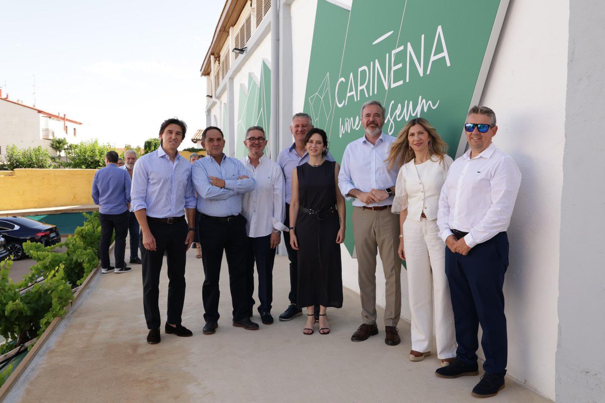 IdiazAyuso's tweet image. Los vecinos de Calamocha y Cariñena no pueden ser más amables, cariñosos y trabajadores.
Elaboran grandes vinos y productos de los que toda España está orgullosa.
Gracias @Jorge_Azcon y #RadioCalamocha.