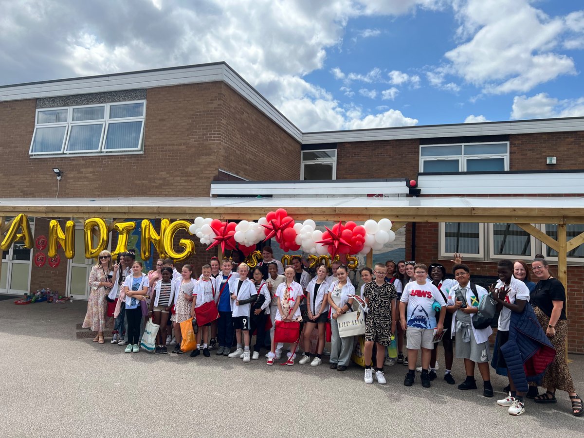 StGerardsBham's tweet image. We had a fabulous party day yesterday celebrating our Outstanding status and giving our Y6 children, Mrs O’Loughlin and Mrs Martin a great send off! ✨ Have a fantastic summer! ✨@BhamDES @BCPP__ @RCBirmingham
