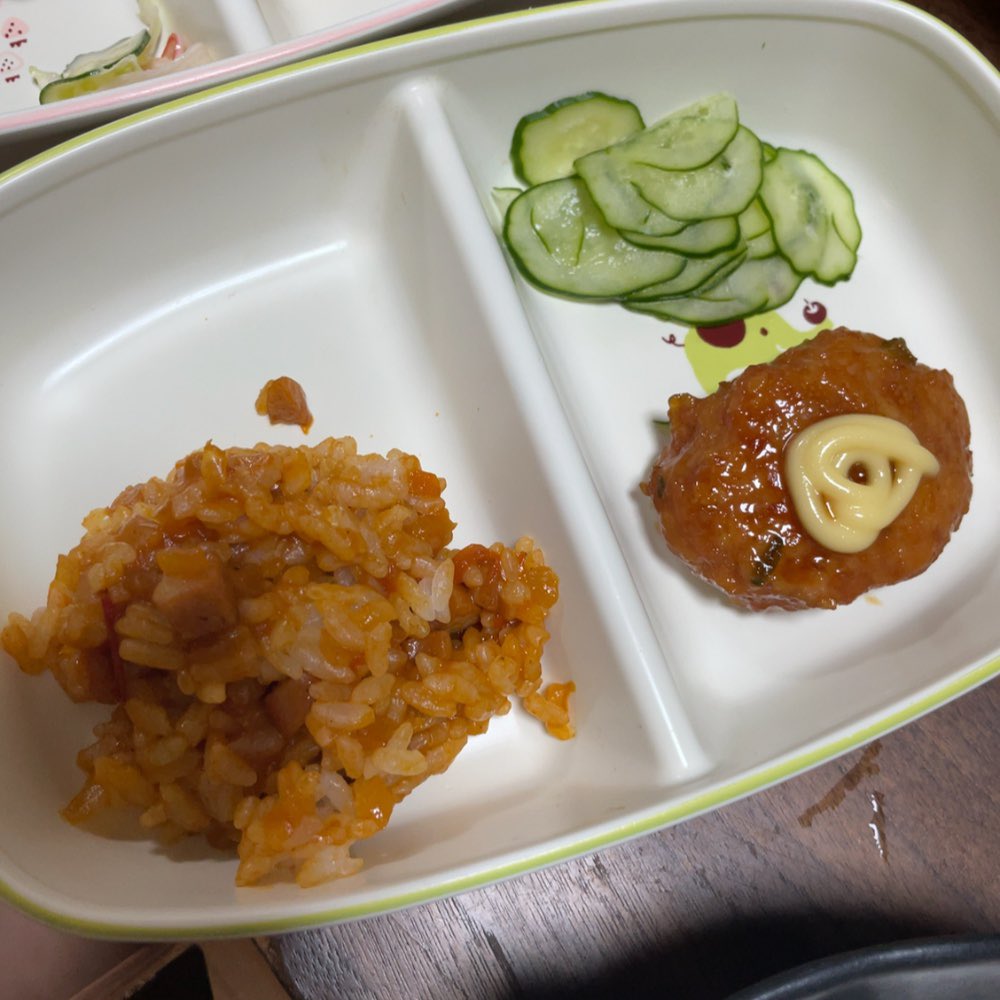 mii_mi410's tweet image. 本日子守りday( ˶˙˙˶)
ドライカレーの保育園組といなり寿司の小学生組
つくねの照り焼きとコールスロー風とかきあげ!
個々好き嫌いあるからあれこれ作ることになるぅ( ˙³˙)~♪