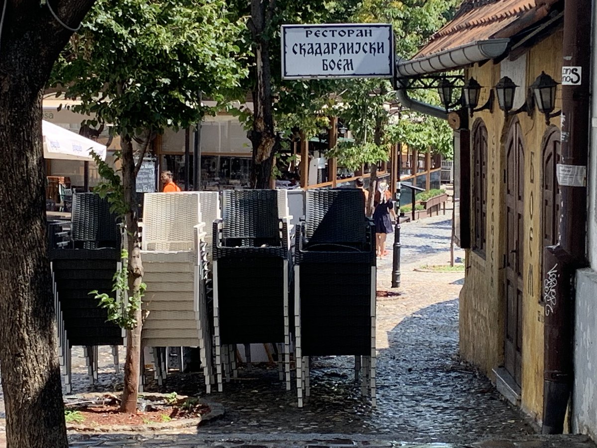 Дечки ја заглавив у уличкава.
Вечна ми јетра!