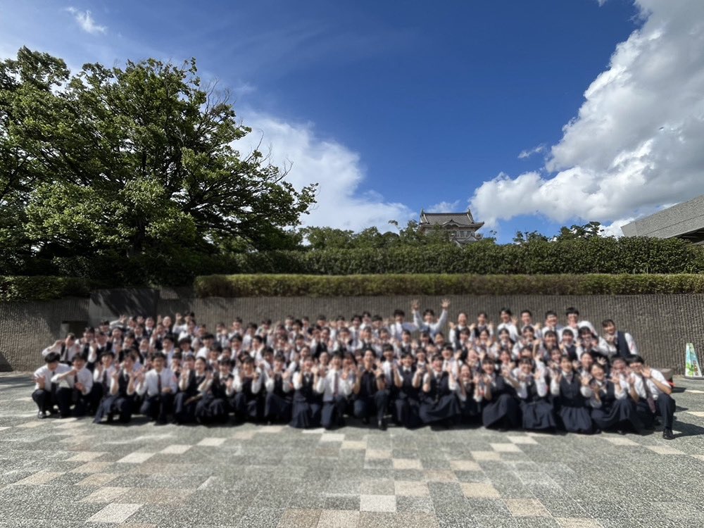 本日、千葉県文化会館にて
「第67回千葉県吹奏楽コンクール(高校生の部ジュニア部門)」が開催されました✨

幕総オケ部からは、3学年混合88名の大編成で出場、心を一つに演奏し、「優秀賞」をいただくことができました🎊

詳しくはこちら💁‍♀️
msh-orchestra.com/suiconjunior_2…

#幕総オケ部 
#吹奏楽コンクール
