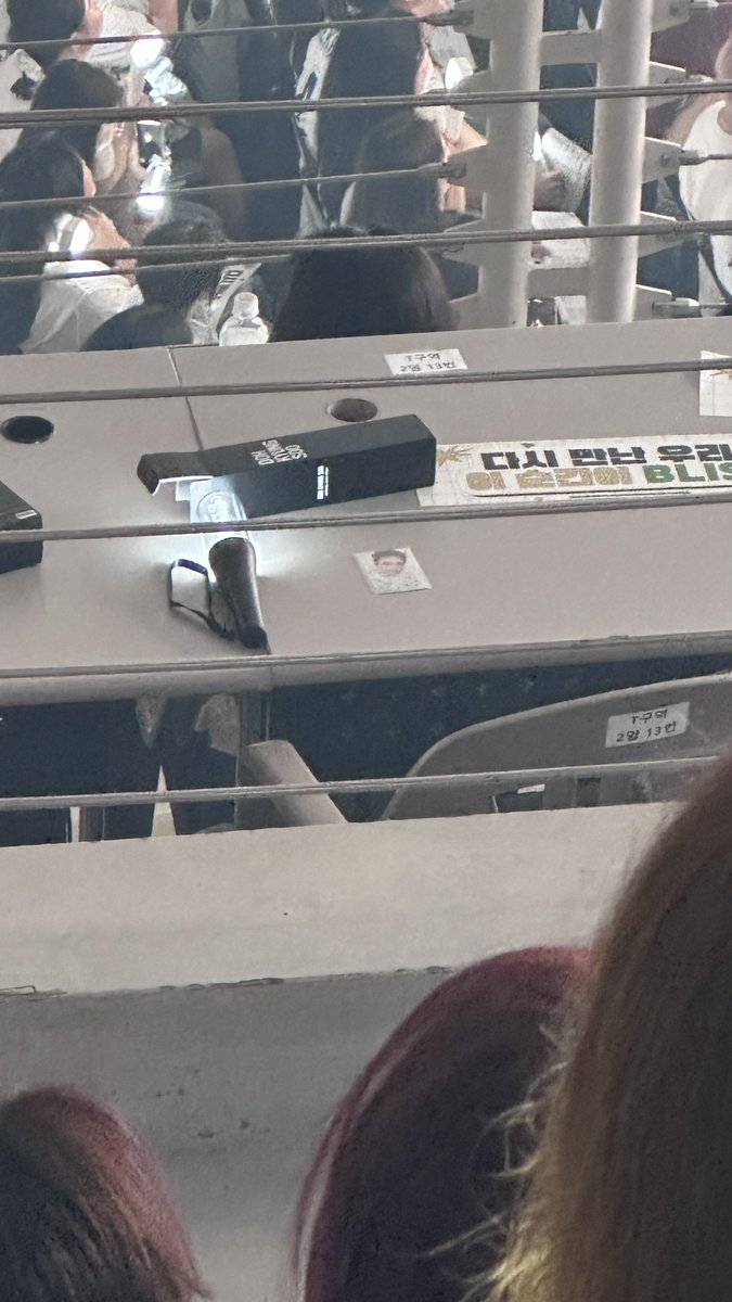 Ace_BBH's tweet photo. Sehun left his photocard HAHSHDHDHE 😭 https://t.co/5H3TNRfl8X