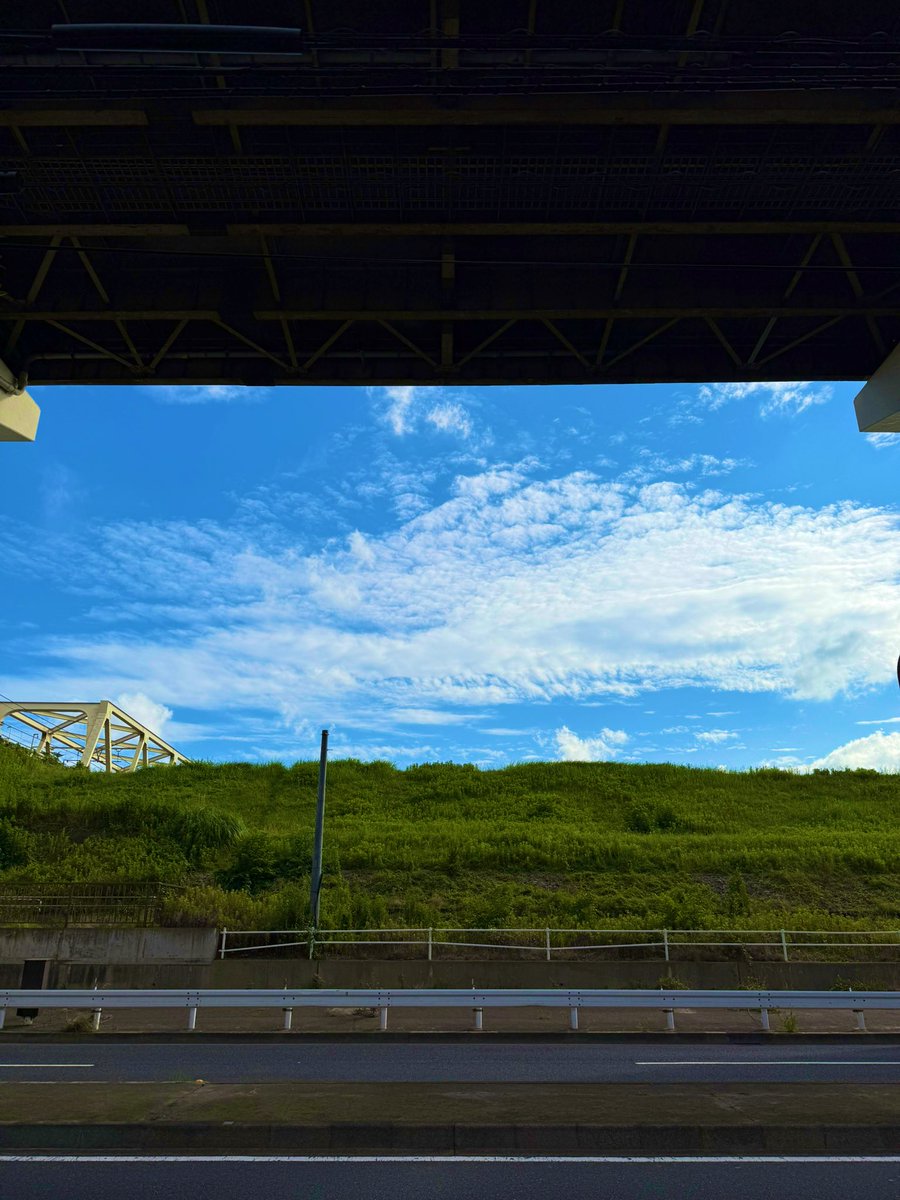 heddongibson's tweet image. ついに梅雨が明けてしまいましたね…
全てが夏っぽく見えるよね🍉ｱﾁｲ…

#夏っぽい風景