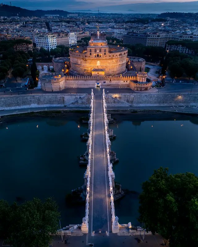 Lo splendore di Castel Sant'Angelo all'alba...

The magnificence of Castel Sant'Angelo at dawn...

📸 IG castelsantangelo
<a href="/museitaliani/">museitaliani</a> <a href="/MiC_Italia/">Ministero della Cultura</a> #VisitRome