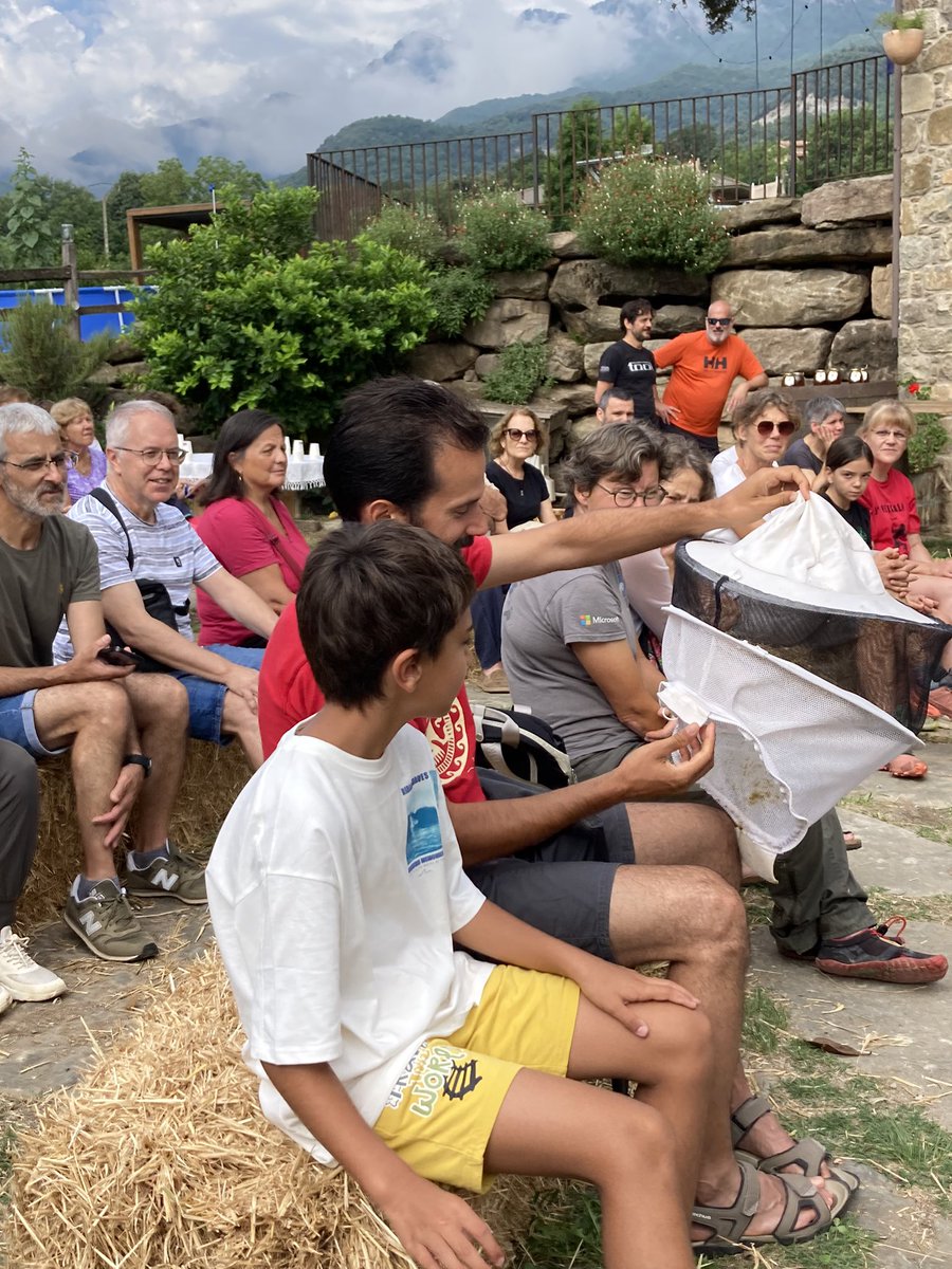 Gran inici del Descobreix el que menges 2025 amb una visita i tast a l’obrador de Mel Puigsacalm de Joanetes #lavalldenbas #mel #sectorprimari