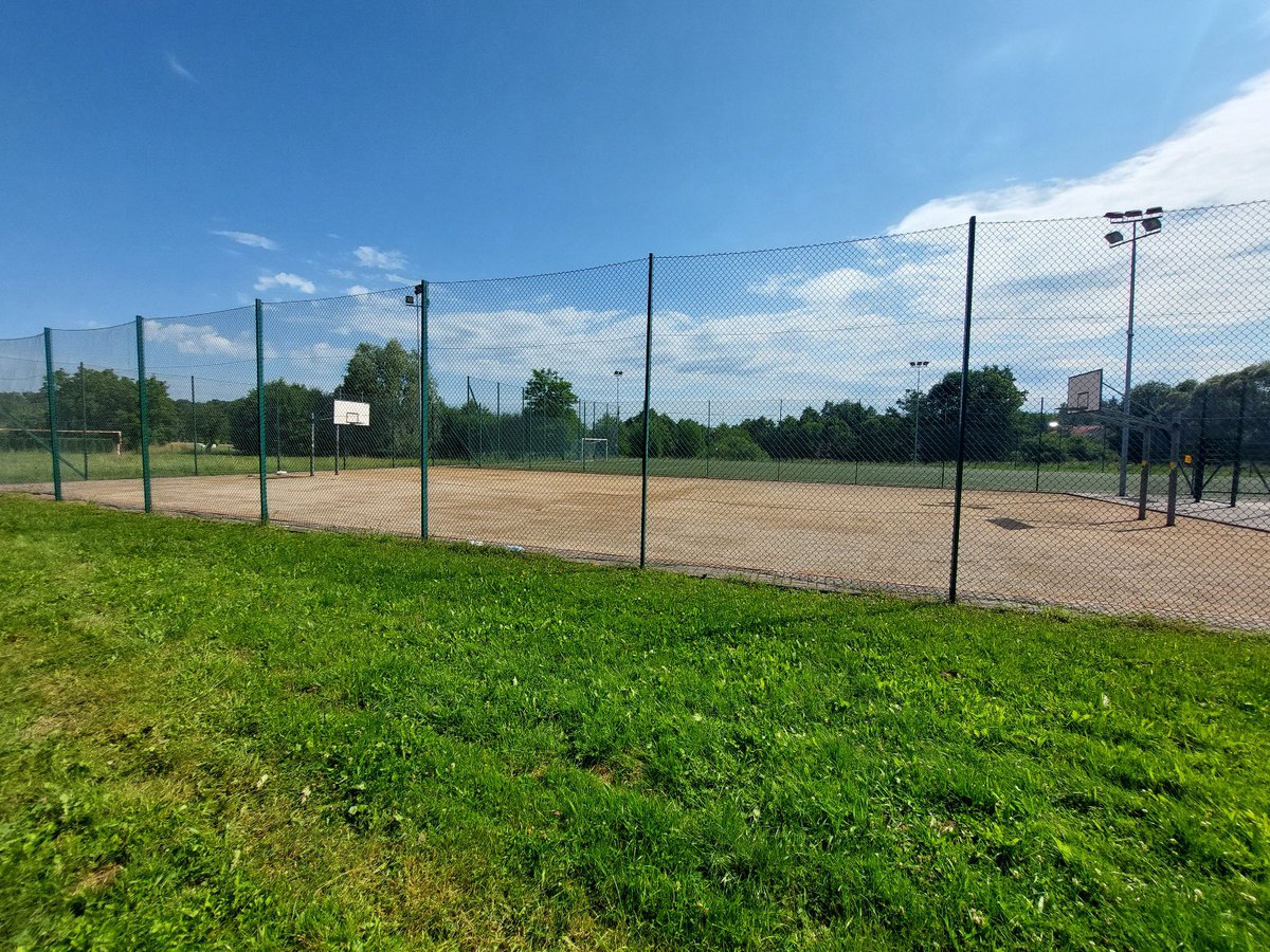Slawomir Nitras (@slawomirnitras) on Twitter photo Remont kolejnego Orlika! W Cieszynie rozpoczęto modernizację kompleksu sportowego przy SP nr 6. <a href="/SPORT_GOV_PL/">Ministerstwo Sportu i Turystyki</a> przeznaczyło na ten cel 86 tys zł, pochodzących ze środków Funduszu Rozwoju Kultury Fizycznej. Wymieniona zostanie poliuretanowa nawierzchnia boiska wielofunkcyjnego 🏀🤾🏻♂️ Remont kolejnego Orlika! W Cieszynie rozpoczęto modernizację kompleksu sportowego przy SP nr 6. <a href="/SPORT_GOV_PL/">Ministerstwo Sportu i Turystyki</a> przeznaczyło na ten cel 86 tys zł, pochodzących ze środków Funduszu Rozwoju Kultury Fizycznej. Wymieniona zostanie poliuretanowa nawierzchnia boiska wielofunkcyjnego 🏀🤾🏻♂️