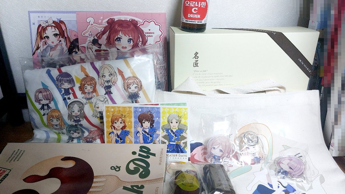 토요일 서코 무사히 종료 했습니다!
선물과 굿즈 감사드리고, 사진에 없는 음식은 잘 먹었습니다.

비 오고 습해서 더운 날임에도 참관하신 모두 고생하셨습니다!😁