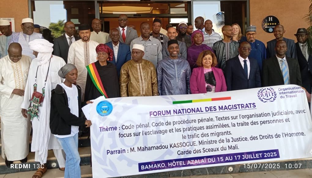 OITAbidjan's tweet image. #OitMali
Grâce à @OITAbidjan en collaboration avec le Ministère de la justice, 40 #magistrats outillés à Bamako🇲🇱, sur les textes de répression de l’esclavage, de la traite et du trafic de migrants.
Un engagement pour une justice plus forte et un État de droit renforcé.