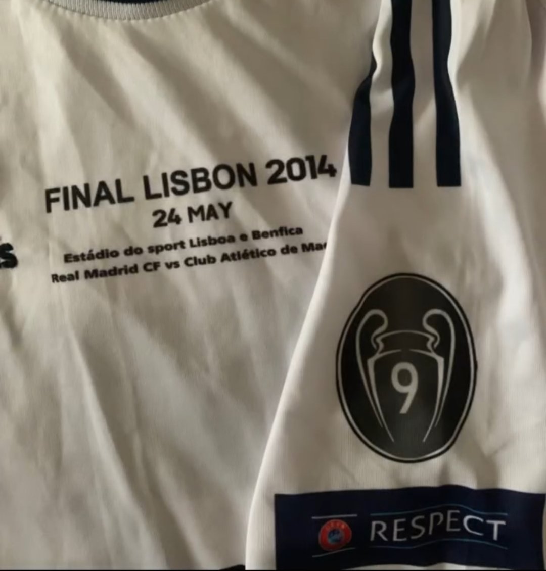 _common_W_'s tweet image. I found my old Real Madrid jersey from 10 years ago and it still has more UCL than Barcelona 😭😭