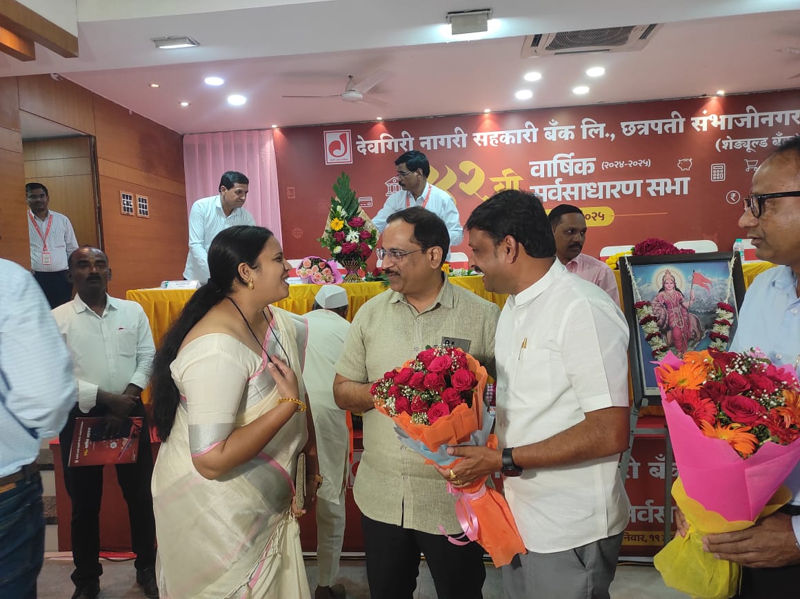 KishorShitole8's tweet image. आज देवगिरी बँकेच्या ४२ व्या वार्षिक सर्वसाधारण सभेचे उद्घाटन राज्याचे इतर मागास,बहुजन विकास व दिव्यांग कल्याण मंत्री मा.ना.श्री.अतुलजी सावे यांच्या हस्ते करण्यात आले.अनेक मान्यवर आणि सर्व सन्माननीय खातेदार उपस्थित होते. 
#DeogiriBank #वार्षिक_सर्व_साधारण_सभा2025 #KishoreShitole