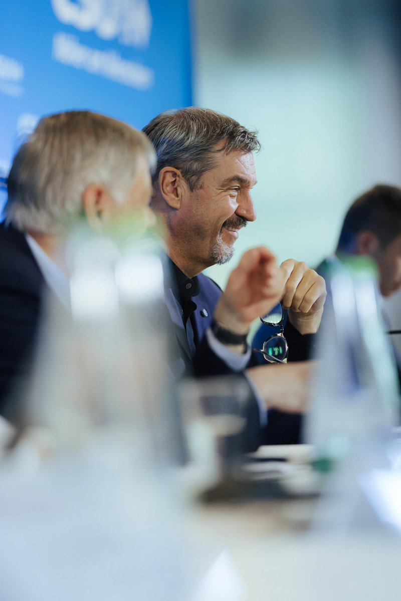 Markus_Soeder's tweet image. Heute Bezirksparteitag der #CSU Nürnberg-Fürth-Schwabach in meiner Heimatstadt #Nürnberg: Herzlichen Glückwunsch an @MichaelFrieser zur Wiederwahl als Bezirksvorsitzender! Die CSU ist die Nürnberg-Partei! Gemeinsam sind wir ein starkes Team für Nürnberg und die Region und wollen…
