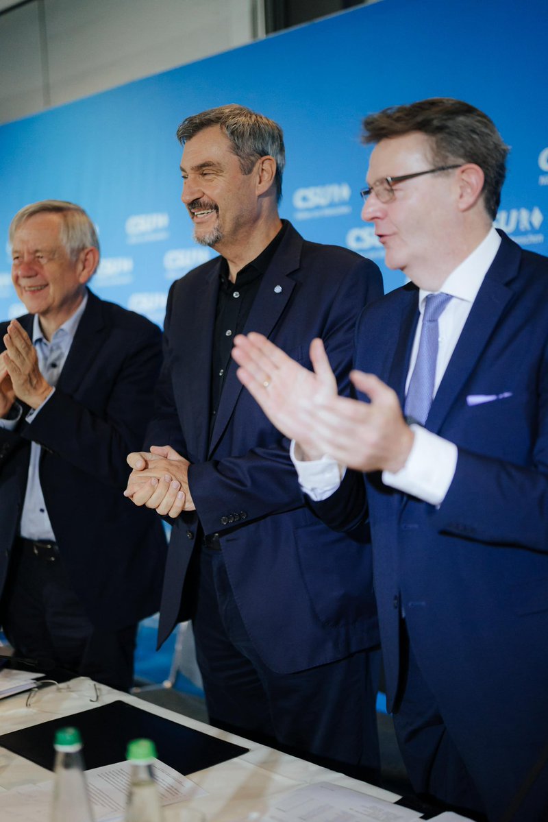 Markus_Soeder's tweet image. Heute Bezirksparteitag der #CSU Nürnberg-Fürth-Schwabach in meiner Heimatstadt #Nürnberg: Herzlichen Glückwunsch an @MichaelFrieser zur Wiederwahl als Bezirksvorsitzender! Die CSU ist die Nürnberg-Partei! Gemeinsam sind wir ein starkes Team für Nürnberg und die Region und wollen…