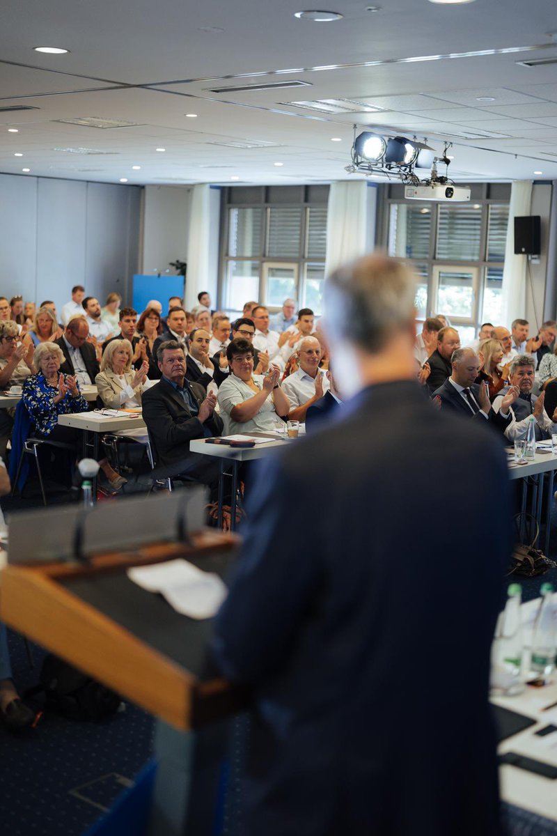 Markus_Soeder's tweet image. Heute Bezirksparteitag der #CSU Nürnberg-Fürth-Schwabach in meiner Heimatstadt #Nürnberg: Herzlichen Glückwunsch an @MichaelFrieser zur Wiederwahl als Bezirksvorsitzender! Die CSU ist die Nürnberg-Partei! Gemeinsam sind wir ein starkes Team für Nürnberg und die Region und wollen…