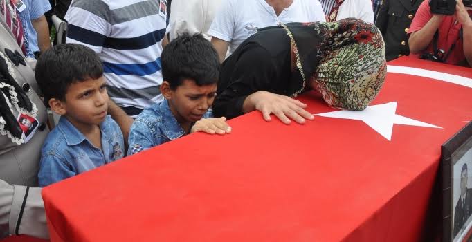 PKK'yla ittifak kuranlara karşı, Zafer Partisi Türk milletiyle ittifak kuracak.
#TerörleMüzakereOlmaz