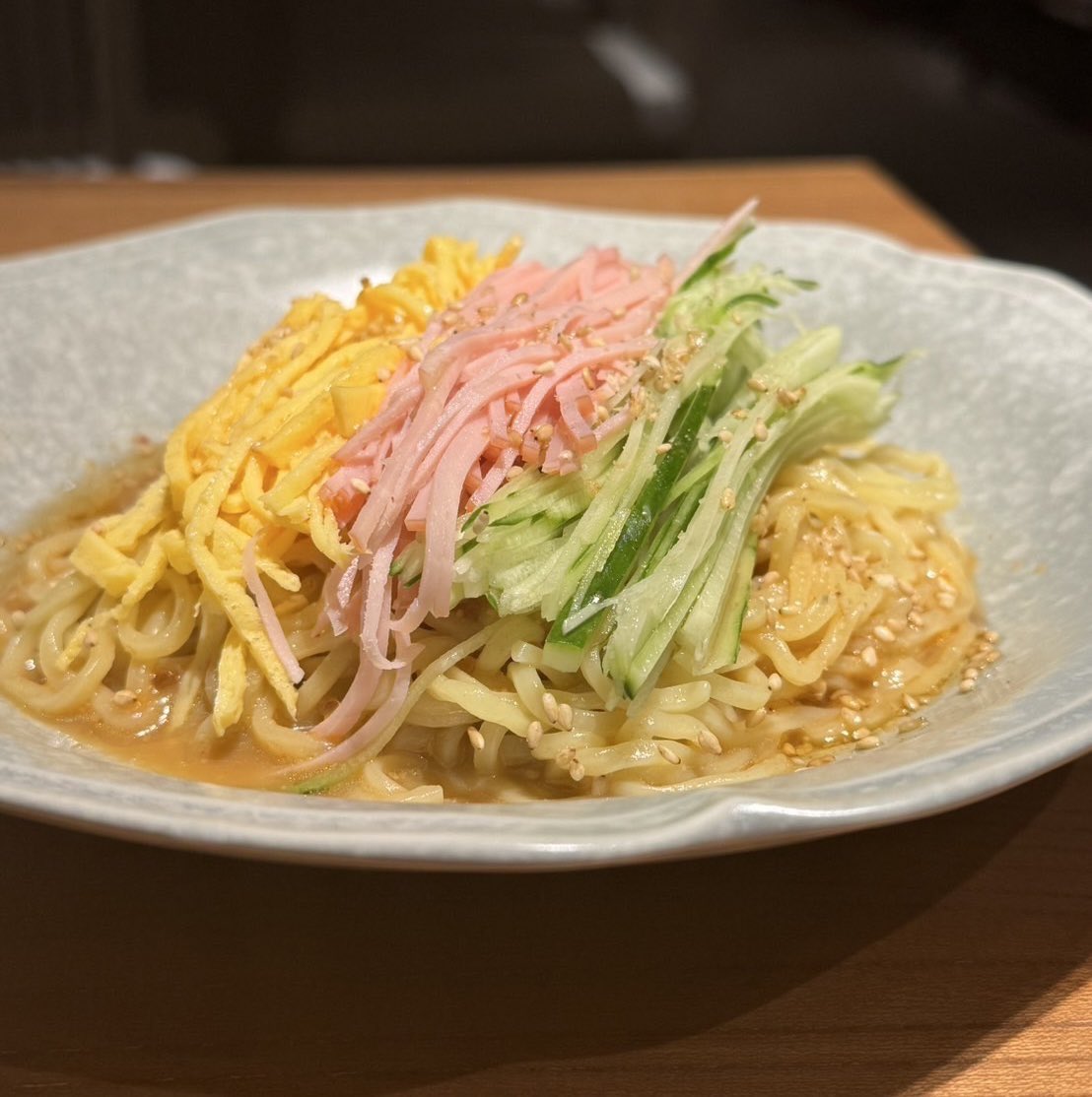 sin0345's tweet image. 【ハチマルキッチン】からのお知らせ！！

気づいたら冷やし中華始まってました！！
美味しかったので皆様も是非食べてみて下さい！！

今日はむちゃくちゃ席空いてます！
まだお店決まってない方、一回だけチャンス下さい！
後悔はさせません！！！

大阪市中央区日本橋1-22-12 
06 6599 8019