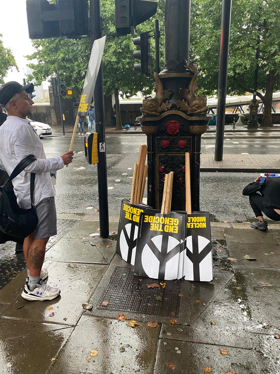 CNDuk's tweet image. Rain or shine, all out for Palestine! If you're attending today's national march for Palestine, grab one of our #EndTheGenocide #NuclearFreeMiddleEast placards!