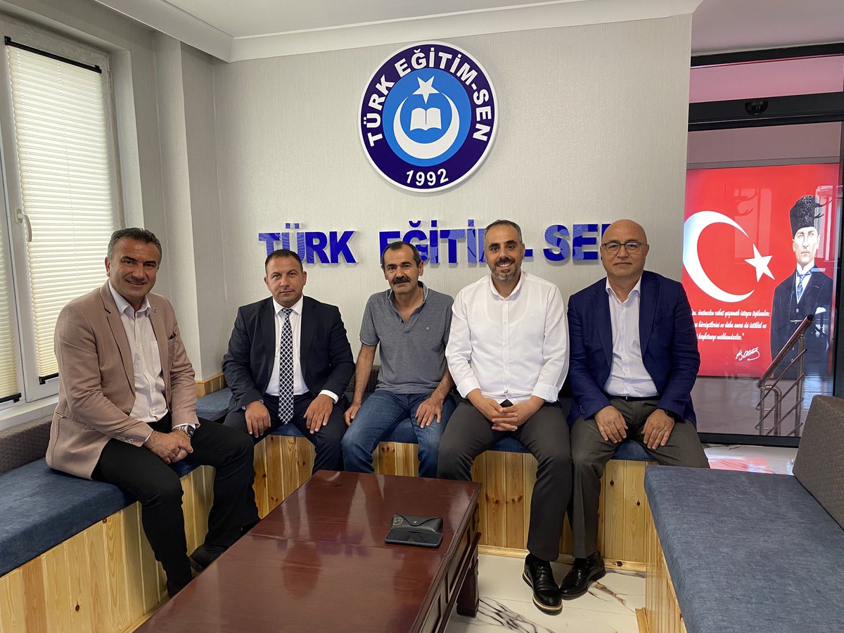 Türk Eğitim Sen Ankara 4 Nolu Şube Başkanı Fikret Gülenç Başkanımızı yeni binalarında ziyaret ederek hayırlı olsun dileklerimizi ilettik.