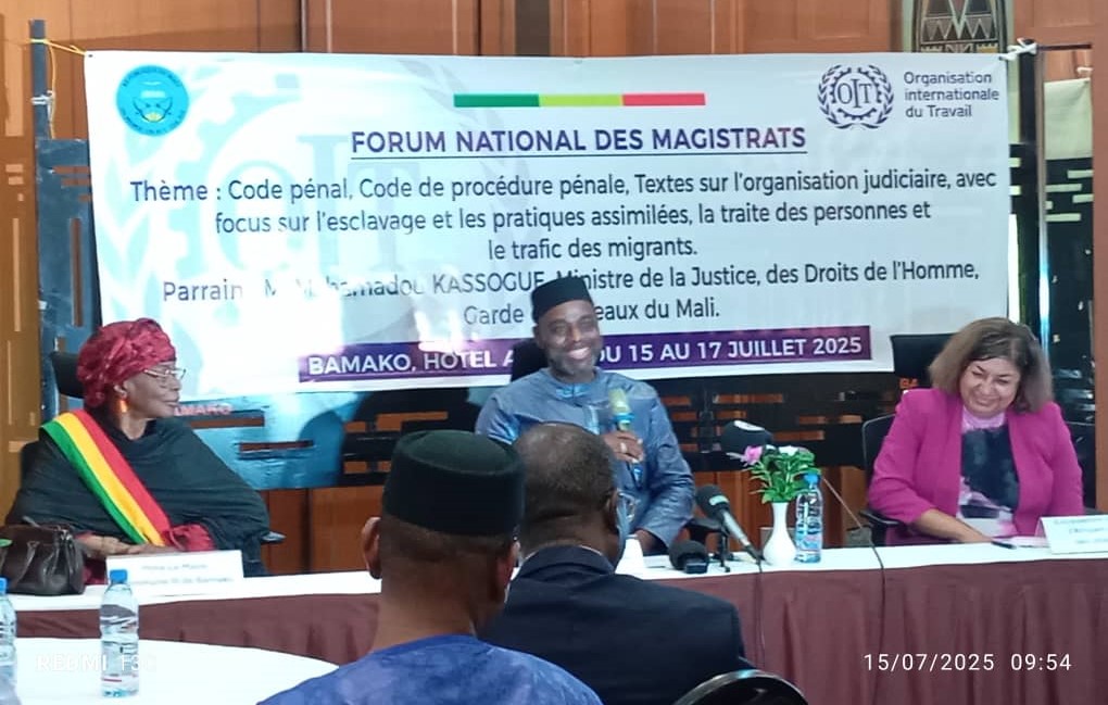 OITAbidjan's tweet image. #OitMali
Grâce à @OITAbidjan en collaboration avec le Ministère de la justice, 40 #magistrats outillés à Bamako🇲🇱, sur les textes de répression de l’esclavage, de la traite et du trafic de migrants.
Un engagement pour une justice plus forte et un État de droit renforcé.
