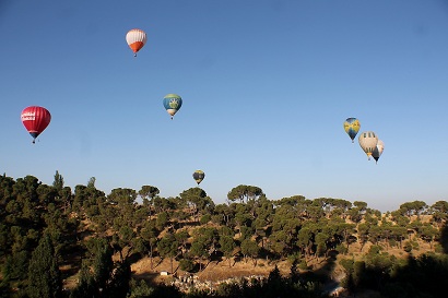 Seguimos disfrutando de las imágenes que nos deja el #festivaldeglobos de Segovia desde la puerta de S. Andrés, por todo lo alto:  goo.su/hSB45... Ver más <a href="/TurismoSegovia/">TurismodeSegovia</a> <a href="/redjuderias/">Red de Juderías</a>
