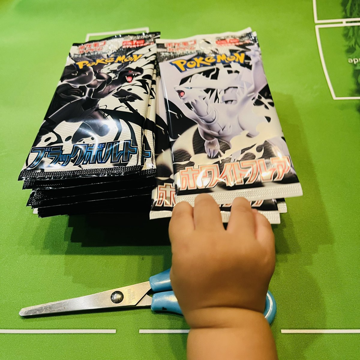 kamukamu0066's tweet image. どっかで買った
ブラックボルト
ホワイトフレア
いきます✂️