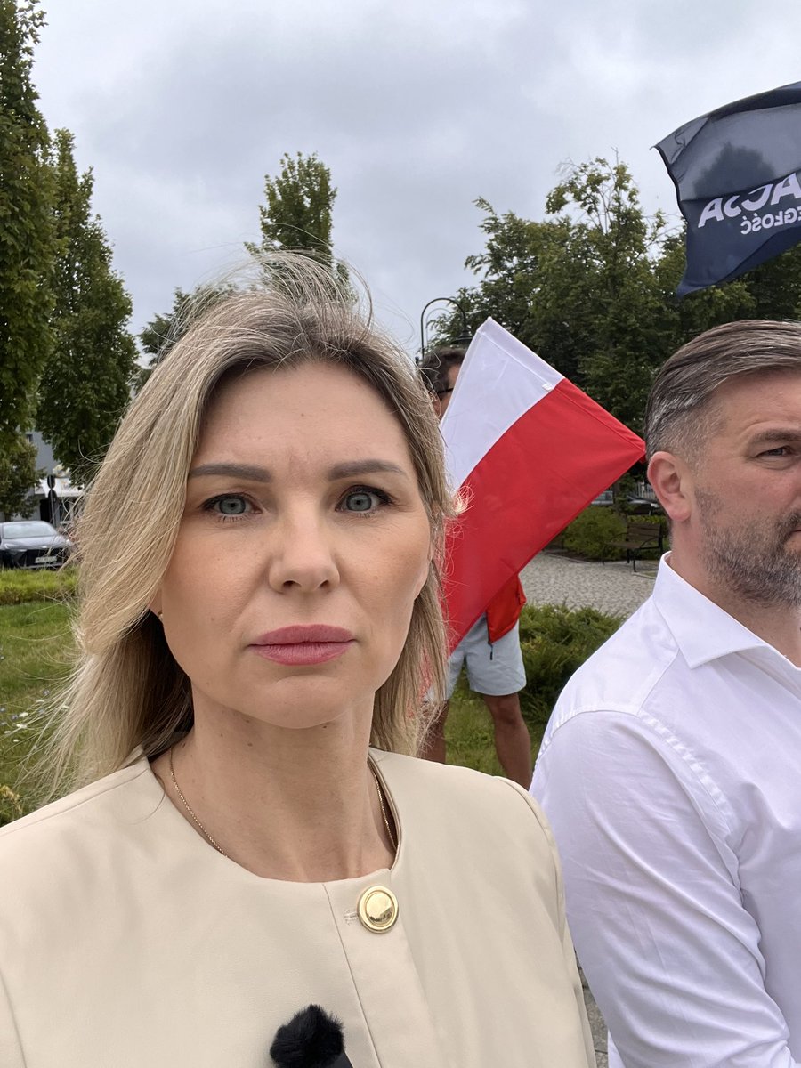 anna_swiergocka's tweet photo. Stop masowej imigracji! 

#piaseczno #prostest #imigracja https://t.co/30AUahhVPj