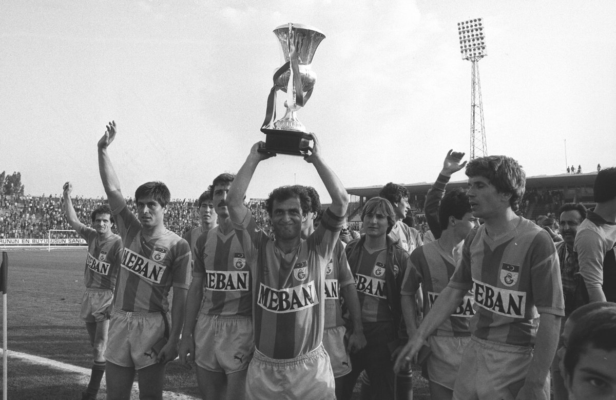 webaslan's tweet photo. Fatih Terim: "Yerli oyuncu piyasasında Galatasaray asla seçenek olamaz. Galatasaray tek tercih değilse, o oyuncu için ısrarlı olmayız!" https://t.co/VbciVD9HSg