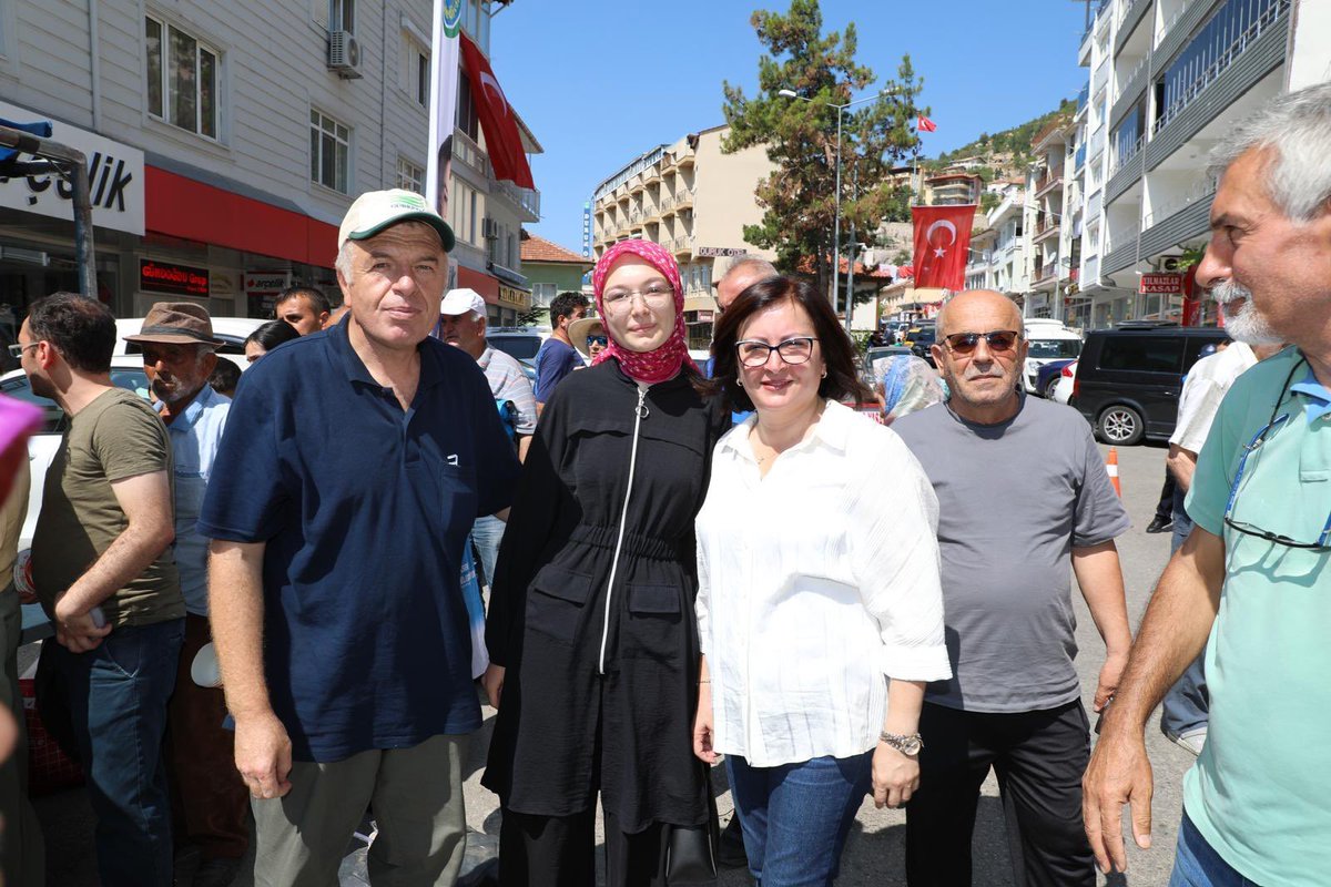 Muharrem ayının bereketini Akseki’de hep birlikte aşureyle paylaştık. 🍲

Bu vesileyle düzenlediğimiz aşure ikramında;
Belediye Başkanımız İlkay Akca, meclis üyelerimiz, siyasi partilerin temsilcileri, muhtarlarımız, ilçe başkanımız ve yöneticileri, kadın ve gençlik kollarımız