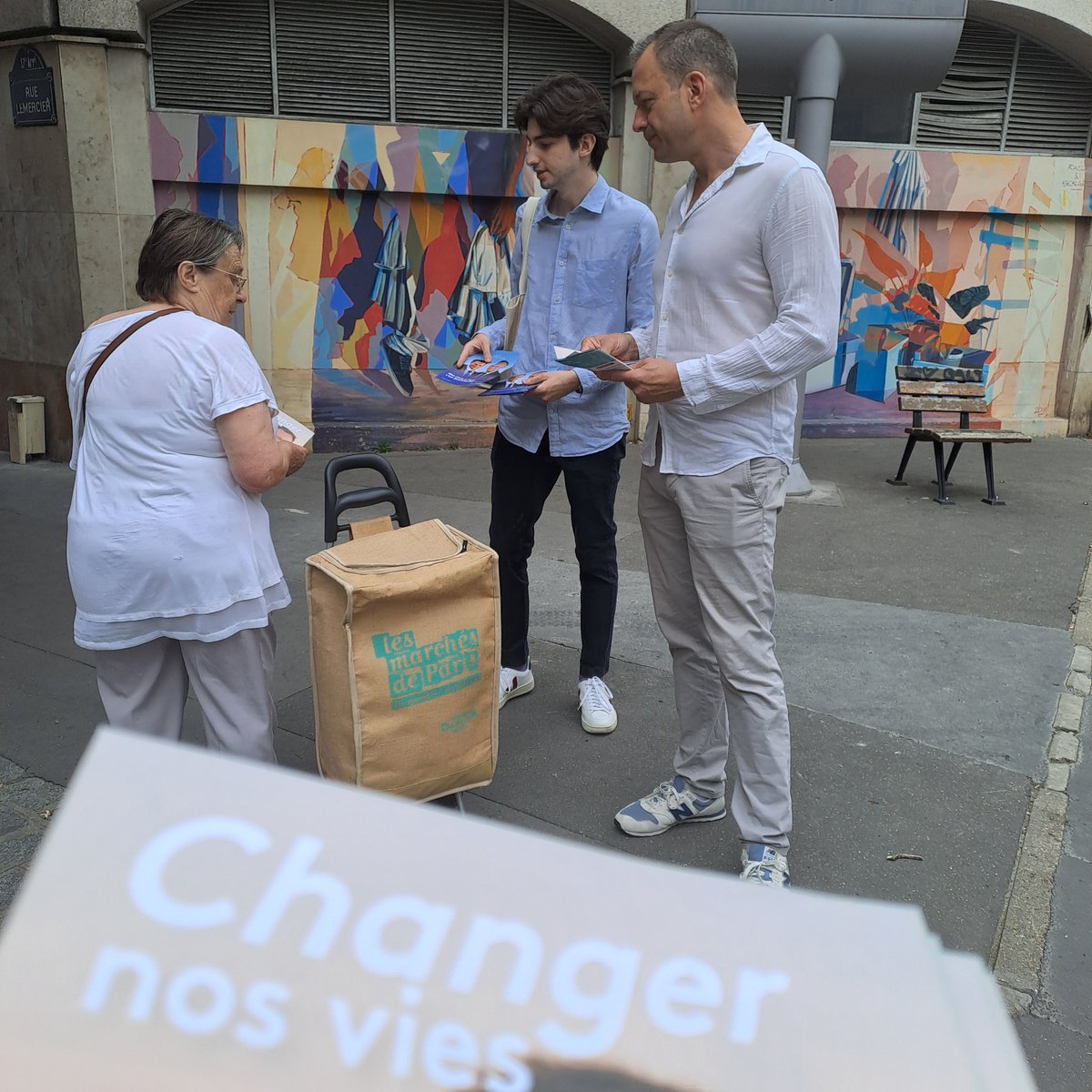 Horizons Paris 17 (@horizonsparis17) on Twitter photo Tractage ce matin au marché couvert des Batignolles avec nos amis de <a href="/HorizonsParis8/">Horizons Paris 8ème</a> L'occasion d’échanger avec les parisiennes et les parisiens sur <a href="/pybournazel/">PierreYves Bournazel</a> pour changer nos vies 😍
➡️ RDV dimanche 27 juillet au marché Lévis 🤩
<a href="/HorizonsLeParti/">Horizons</a> <a href="/HorizonsJeunes/">Horizons Jeunes</a> Tractage ce matin au marché couvert des Batignolles avec nos amis de <a href="/HorizonsParis8/">Horizons Paris 8ème</a> L'occasion d’échanger avec les parisiennes et les parisiens sur <a href="/pybournazel/">PierreYves Bournazel</a> pour changer nos vies 😍
➡️ RDV dimanche 27 juillet au marché Lévis 🤩
<a href="/HorizonsLeParti/">Horizons</a> <a href="/HorizonsJeunes/">Horizons Jeunes</a>
