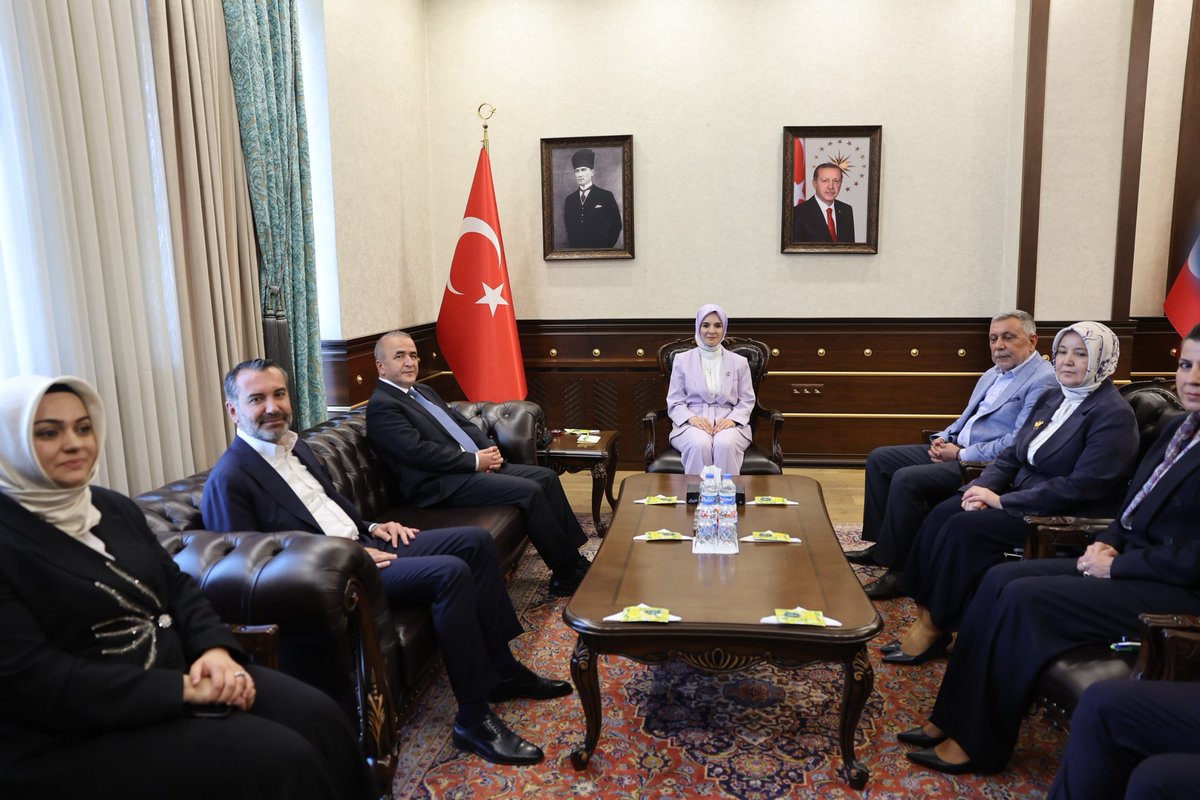 tcailesosyal's tweet image. Bakanımız Sn. Mahinur Özdemir Göktaş, Elazığ Valiliğini ziyaret etti, Vali Numan Hatipoğlu'dan şehirde yürütülen çalışmalar hakkında bilgi aldı.