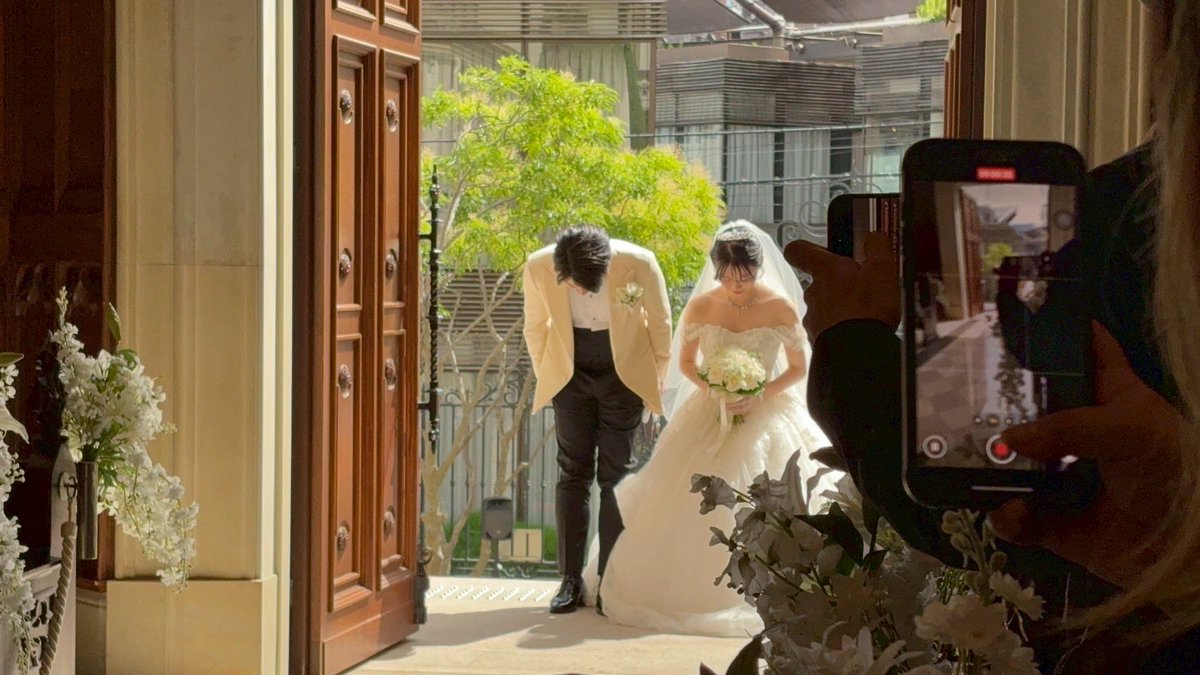kosame_6's tweet photo. 2025年7月18日に結婚式を挙げました🤵🏻👰🏻‍♀️

たくさんの大切な方々に囲まれて幸せな1日を過ごすことができました💐
晴れてよかったー！笑☀️ https://t.co/TZVlZ2wIF3