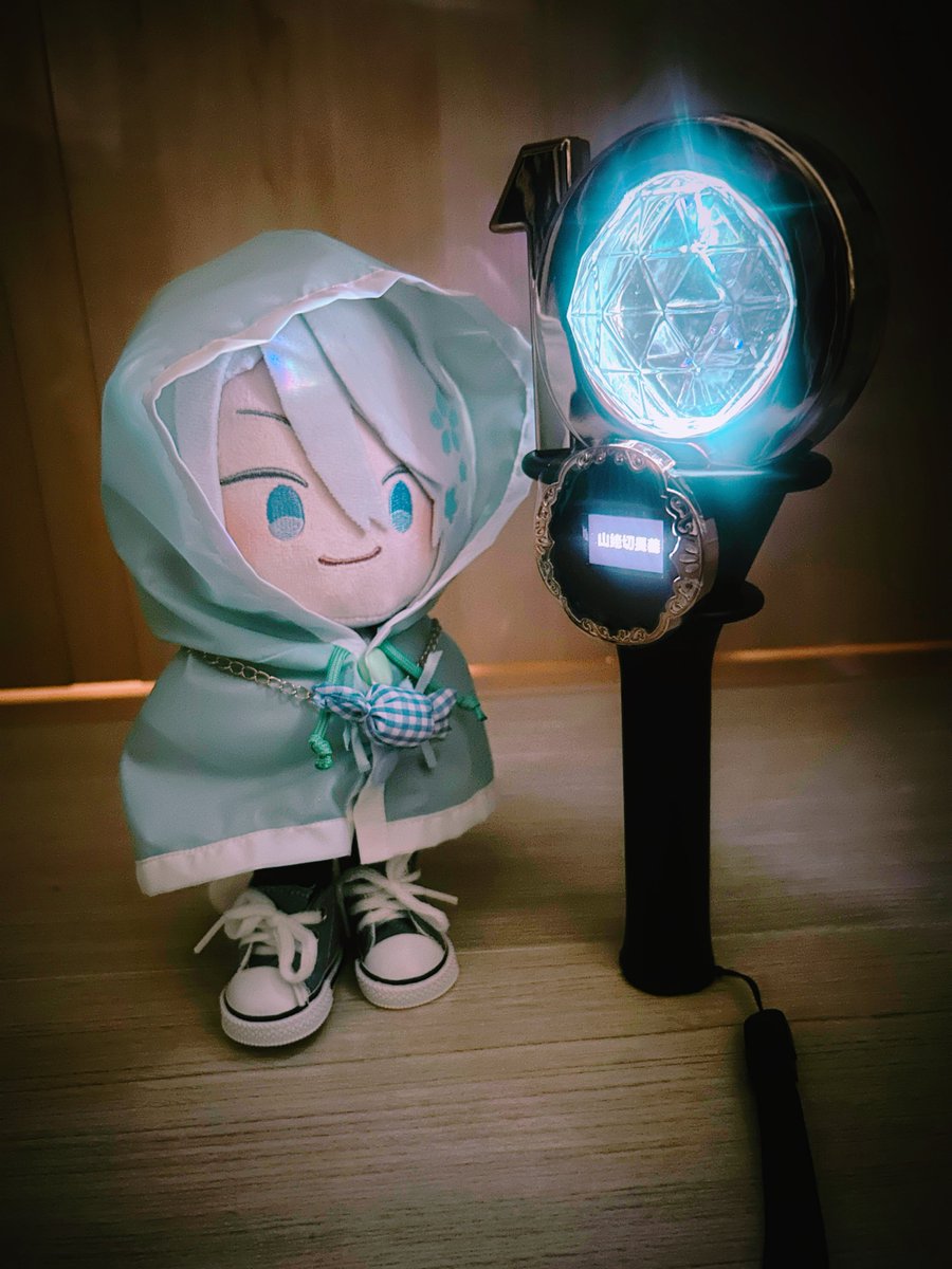 namiri's tweet image. 10周年ペンラ、あまりにもょぅじょのころ欲しかったそれすぎて帰ってきて手にするとご機嫌になれる