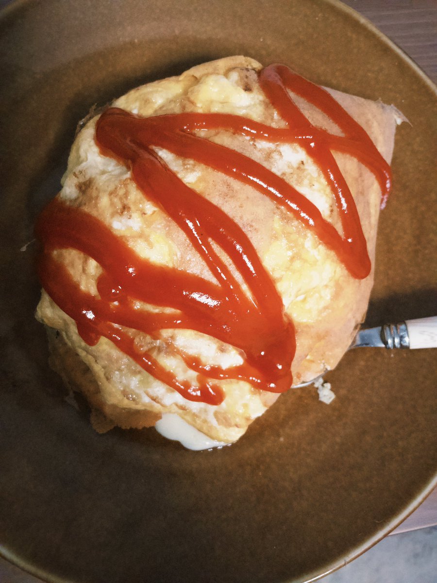 皆様に大切なご報告があります。

この度私ミヤワキサキ人生初の
オムライスができました。
ほんとにみんなこの画像みて泣いてくれてるだろうな...

オムライス動画から5年。
この画像を見ながら↓251へのオムライス動画みておくれね🥺