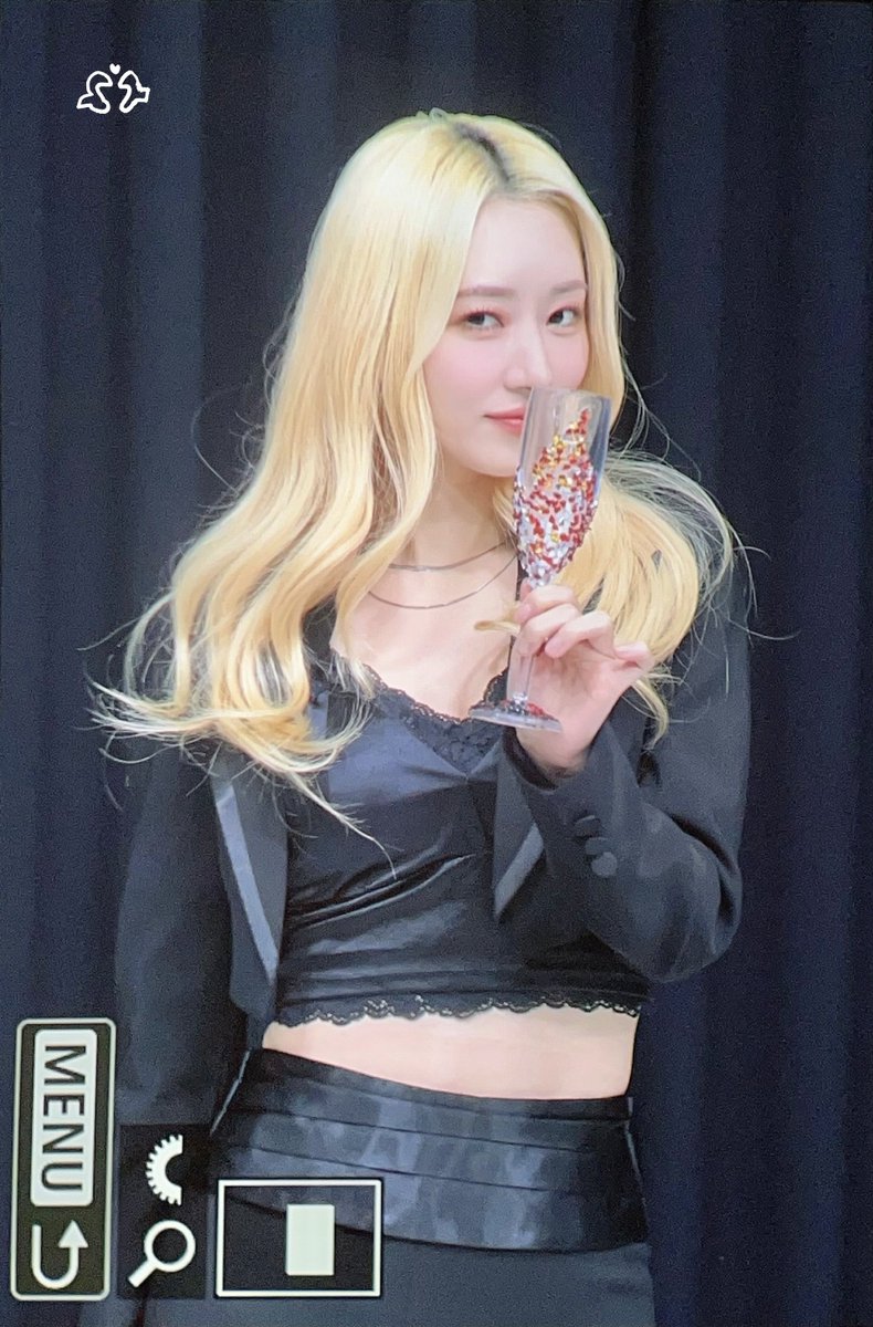 PEPPER0810's tweet image. 250719 팬싸인회 프리뷰
막팬 수고 많았어요!
언니의 따뜻한 챙김 너무 고마워요~
내가 제일 멋지다고 생각하는 보라 언니! ❤️
사랑해🫶🏻
#드림캐쳐 #유아유 #수아 #김보라
#Dreamcatcher #UAU #SUA