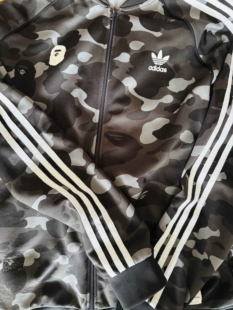 Stevelfc1's tweet photo. @TheTrabMan White Japan’s and Adi / Bape top for me today. #adidas #Shareyourstripes
#Threestripes
#Bathingape https://t.co/xgnmAEf3lt