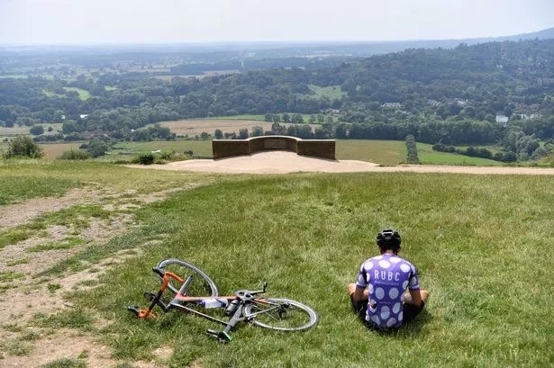SupportSurrey's tweet image. ☀️ Summer’s meant to lift our spirits - but if you’re not feeling it, you’re not alone.
Struggling with your mental health?
Help is here 24/7 in Surrey
📞 0800 915 4644
💬 Text 07717 989 024
More info 👉 orlo.uk/Po5Mu
#Surrey #MentalHealth @sabpNHS