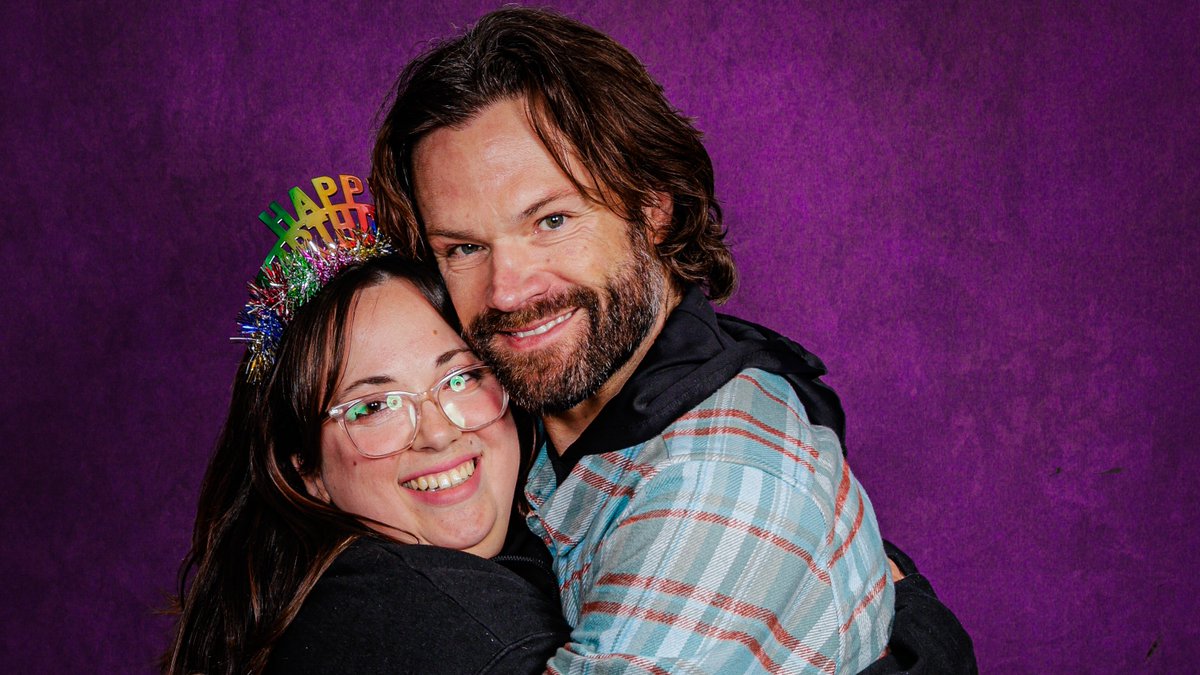 walkergifs's tweet image. happiest of birthdays to you @jarpad!! 🫶🏻🥳✨ I feel so blessed to know you. I hope this year brings only good things for you and your family. I love you and your literal bone-crushing hugs soooo much!!