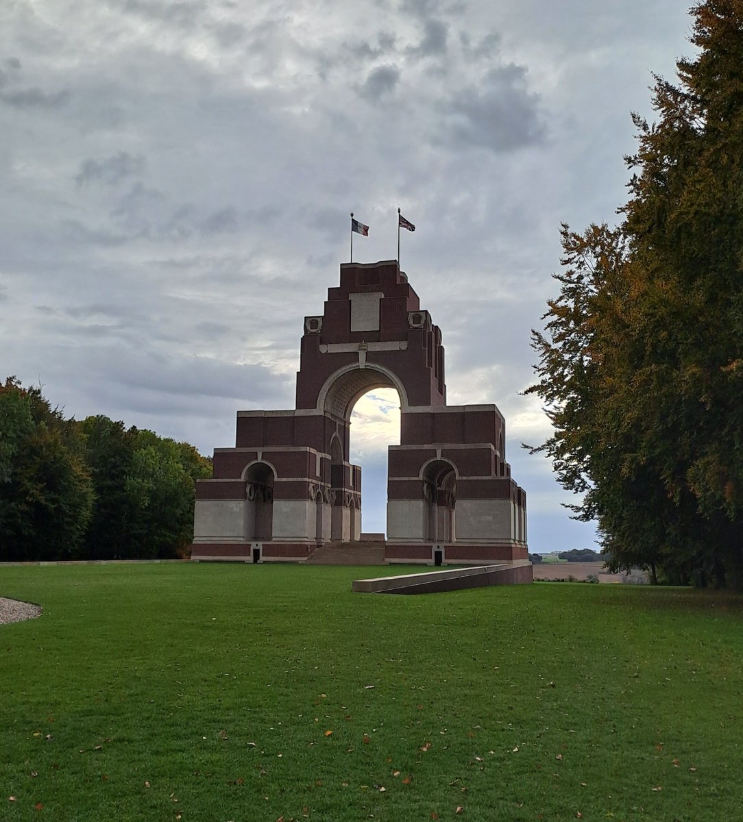 #OTD in 1916, L/Cpl Arthur Clay of Blackheath, Staffs was killed whilst serving with 1st/7th Bn Worcs Regt in attacks on positions near Ovillers. Aged 23, Arthur's body was never identified and he is commemorated on the Thiepval Memorial.
