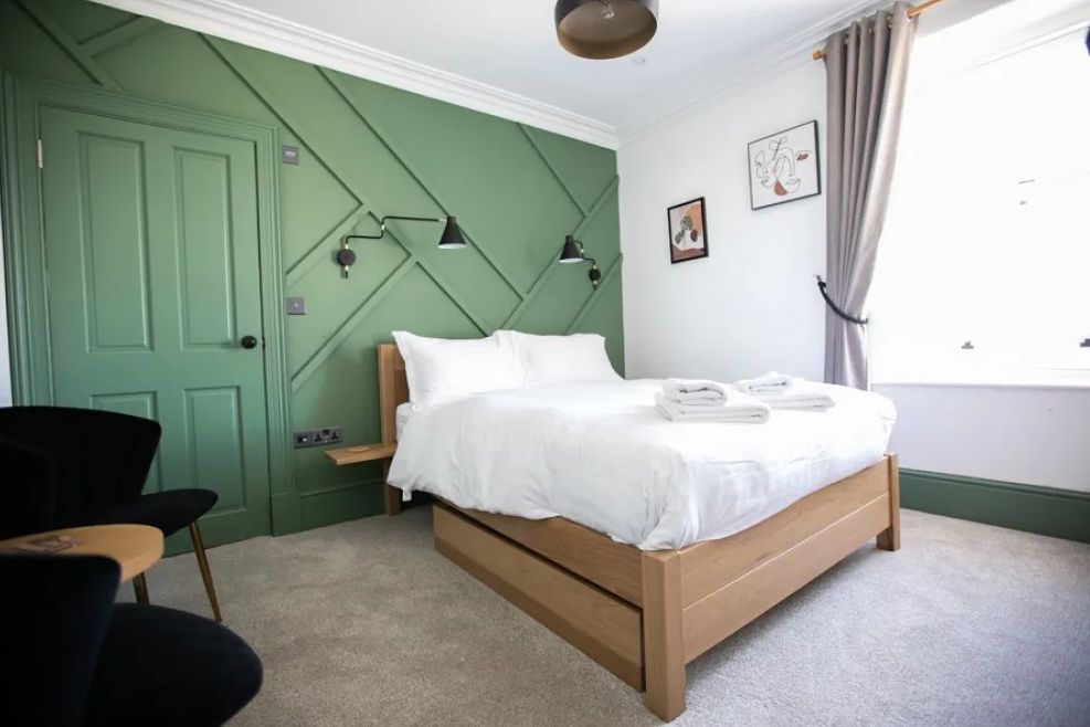 Just a short stroll from the golden sands of Woolacombe Beach, The Smugglers Rest Bed and Breakfast has been welcoming guests for over 100 years. 

bandbstays.co.uk/9841

#SmugglersRest #Devon #Woolacombe  #Beachside #Escape #UniqueRooms #LuxuryAndComfort #HartlandRoom