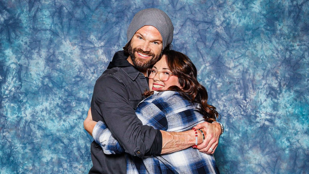 walkergifs's tweet image. happiest of birthdays to you @jarpad!! 🫶🏻🥳✨ I feel so blessed to know you. I hope this year brings only good things for you and your family. I love you and your literal bone-crushing hugs soooo much!!